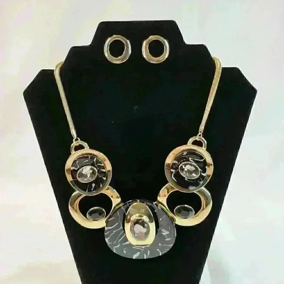Handmade Adjustable Black/White/Gold Necklace and Earrings Set - Picture 5 of 12